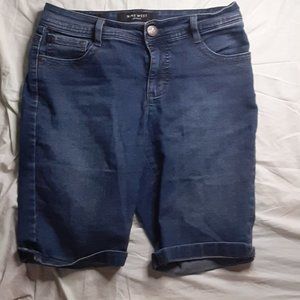 Nine west short jeans